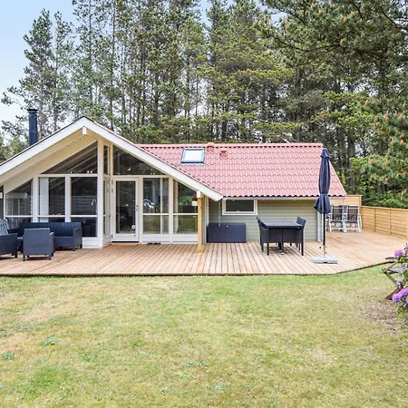 Beautiful Home In Blavand With Wifi